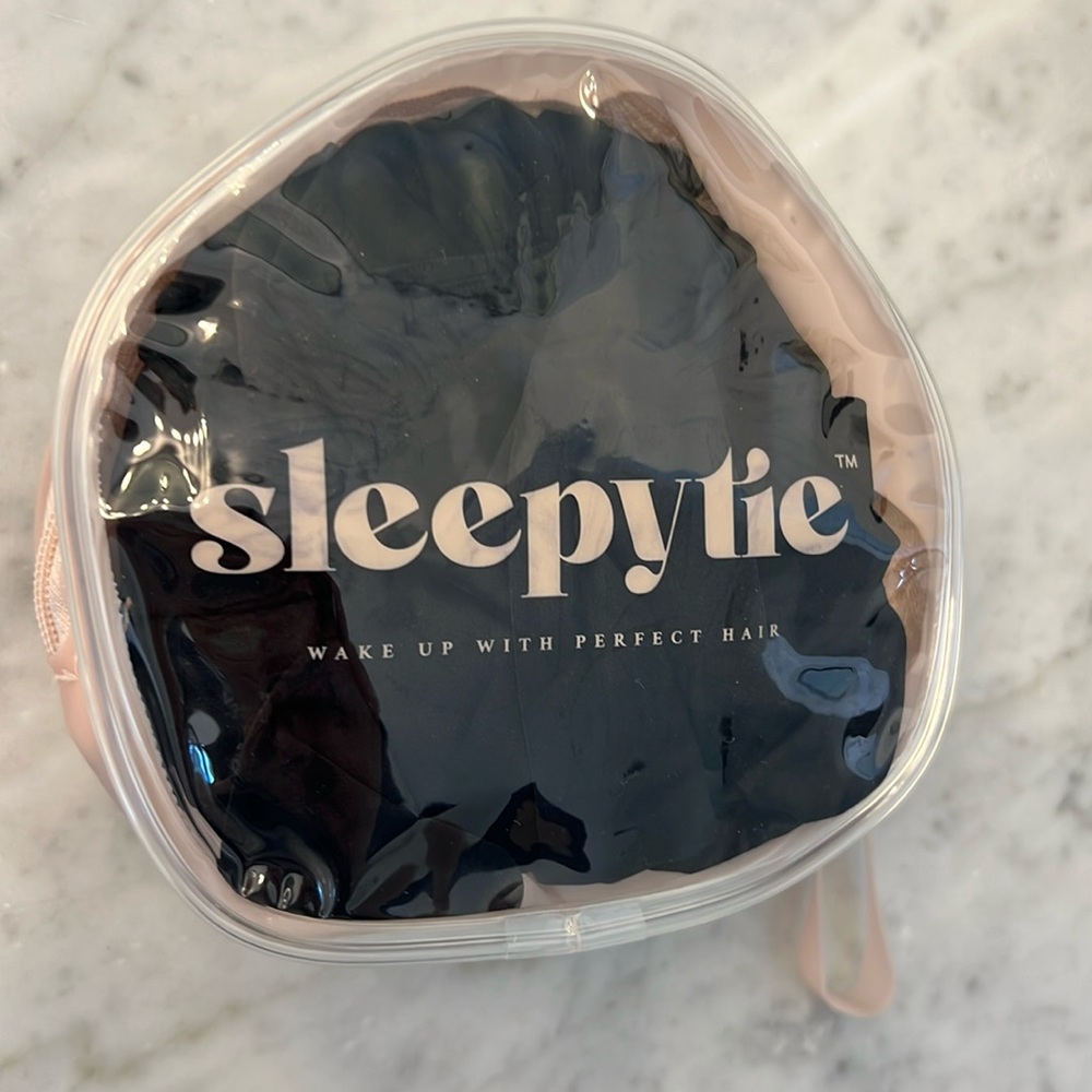 Sleepy Tie Overnight Hair Scrunchie
Size Medium